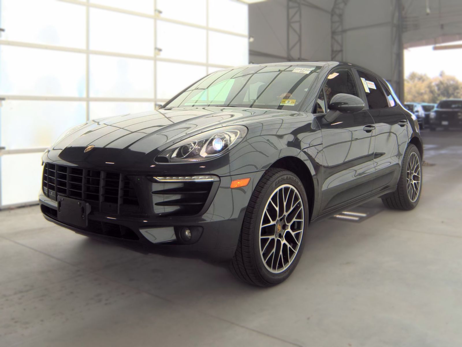 2018 PORSCHE MACAN SPORT Edition - 1
