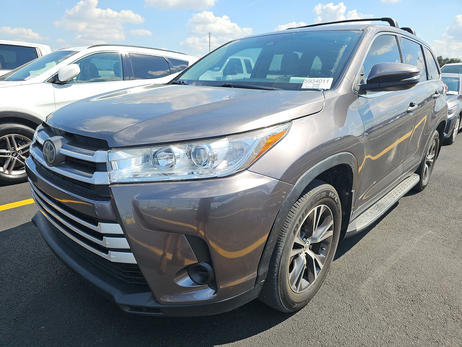 2019 TOYOTA HIGHLANDER LE - 1