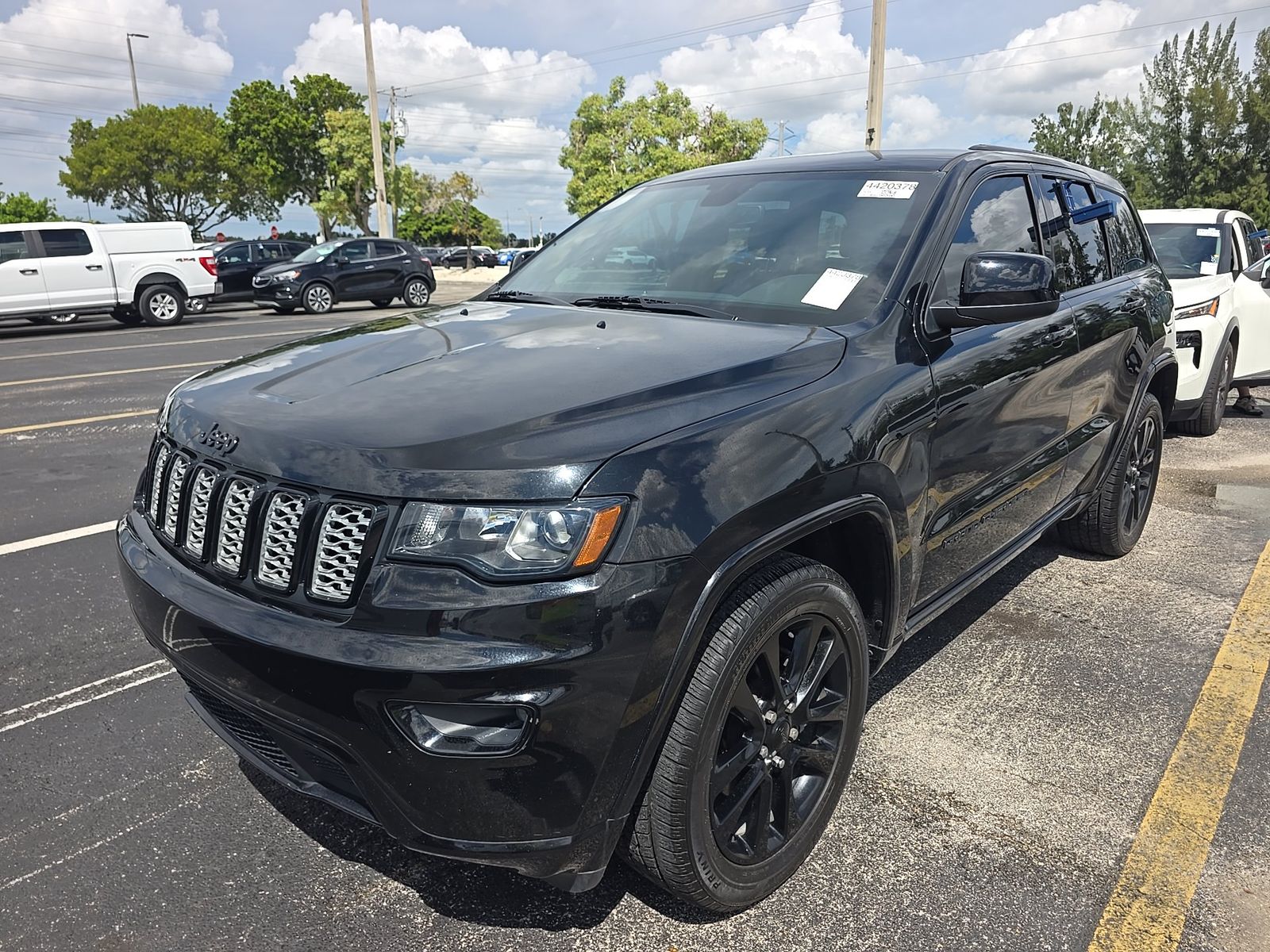 2019 JEEP GRAND CHEROKEE LAREDO ALTITUDE Edition - 1