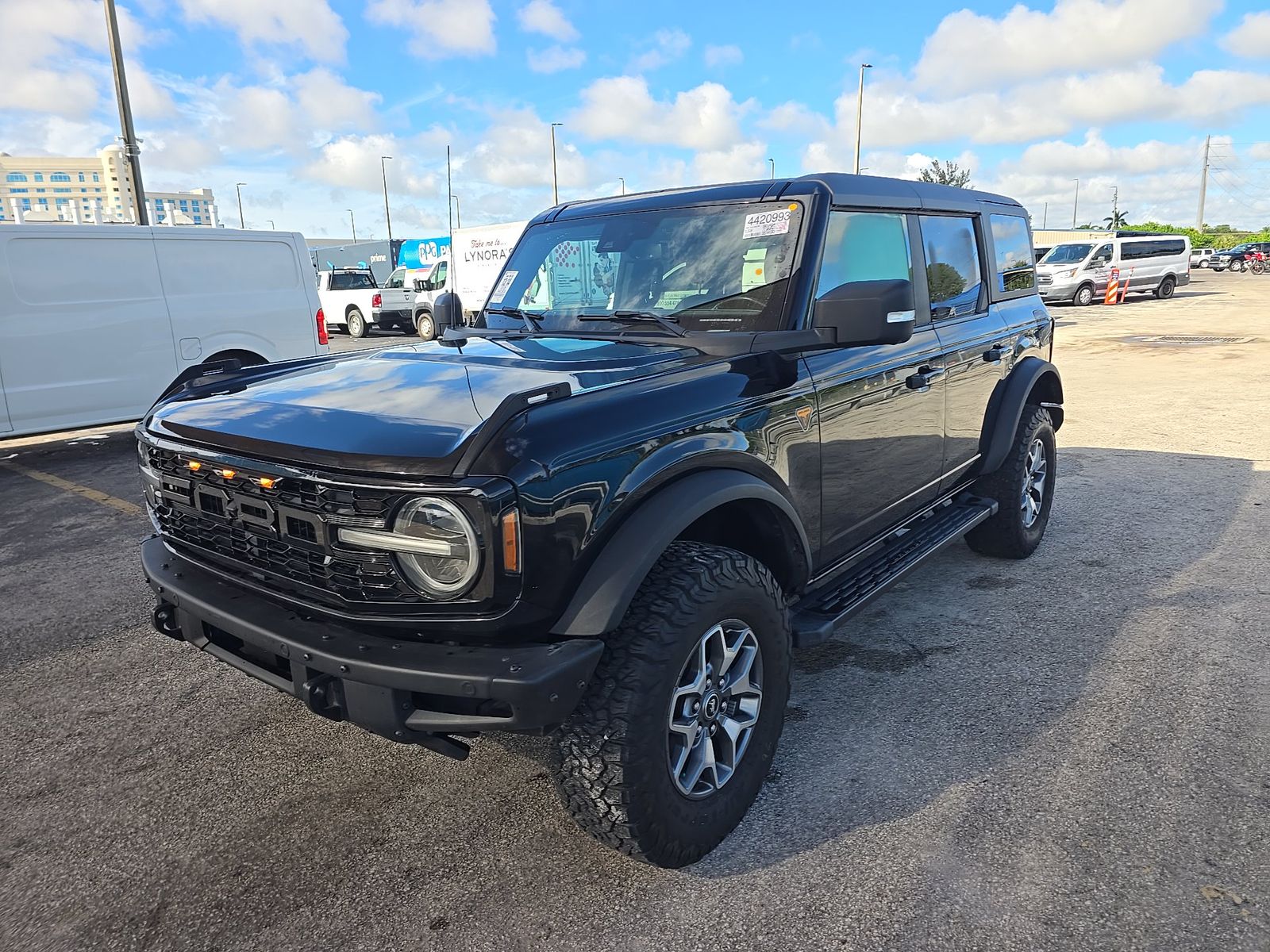 2022 FORD BRONCO Badlands - 1