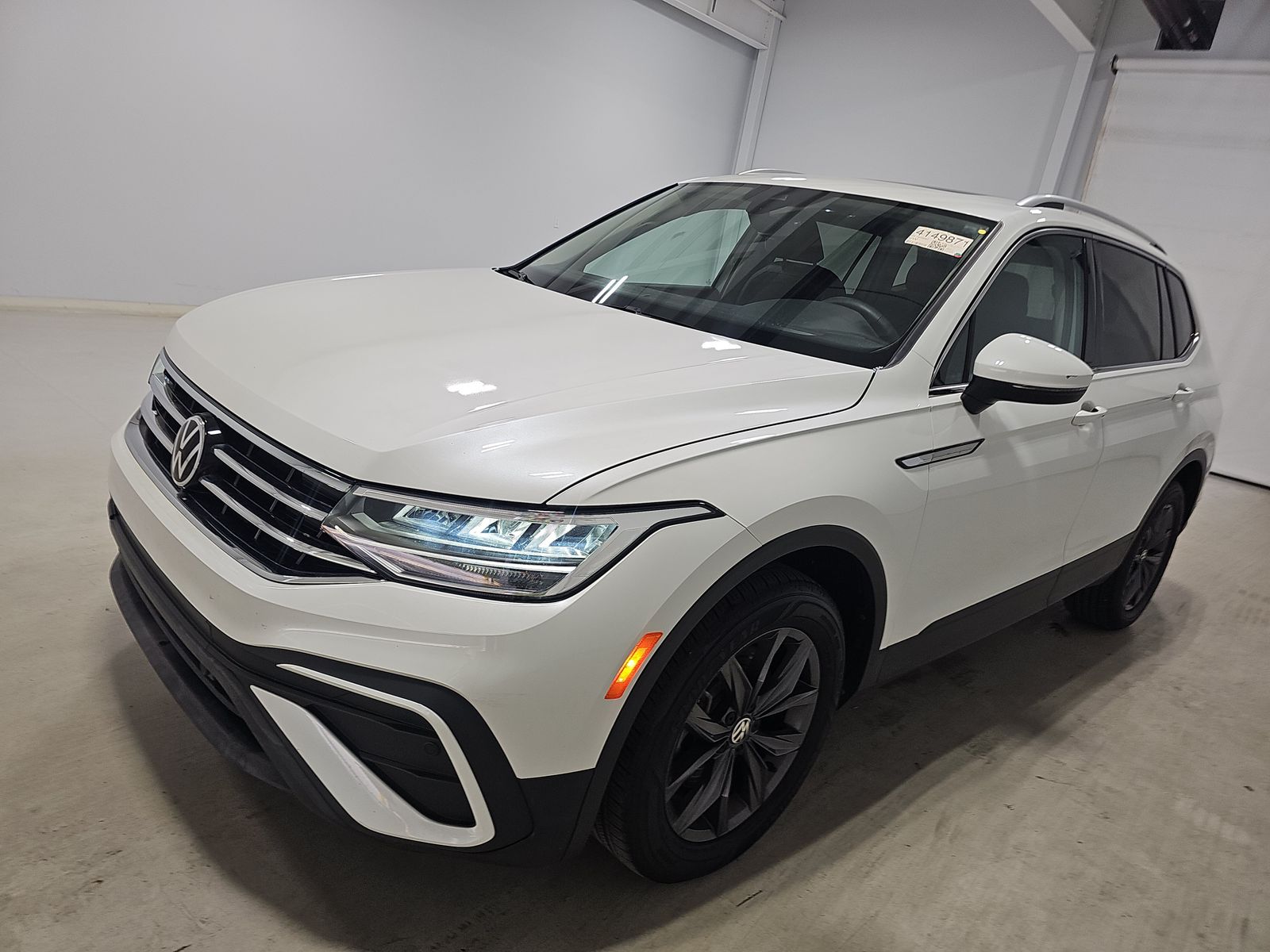 2023 VOLKSWAGEN TIGUAN 2.0T SE - 1