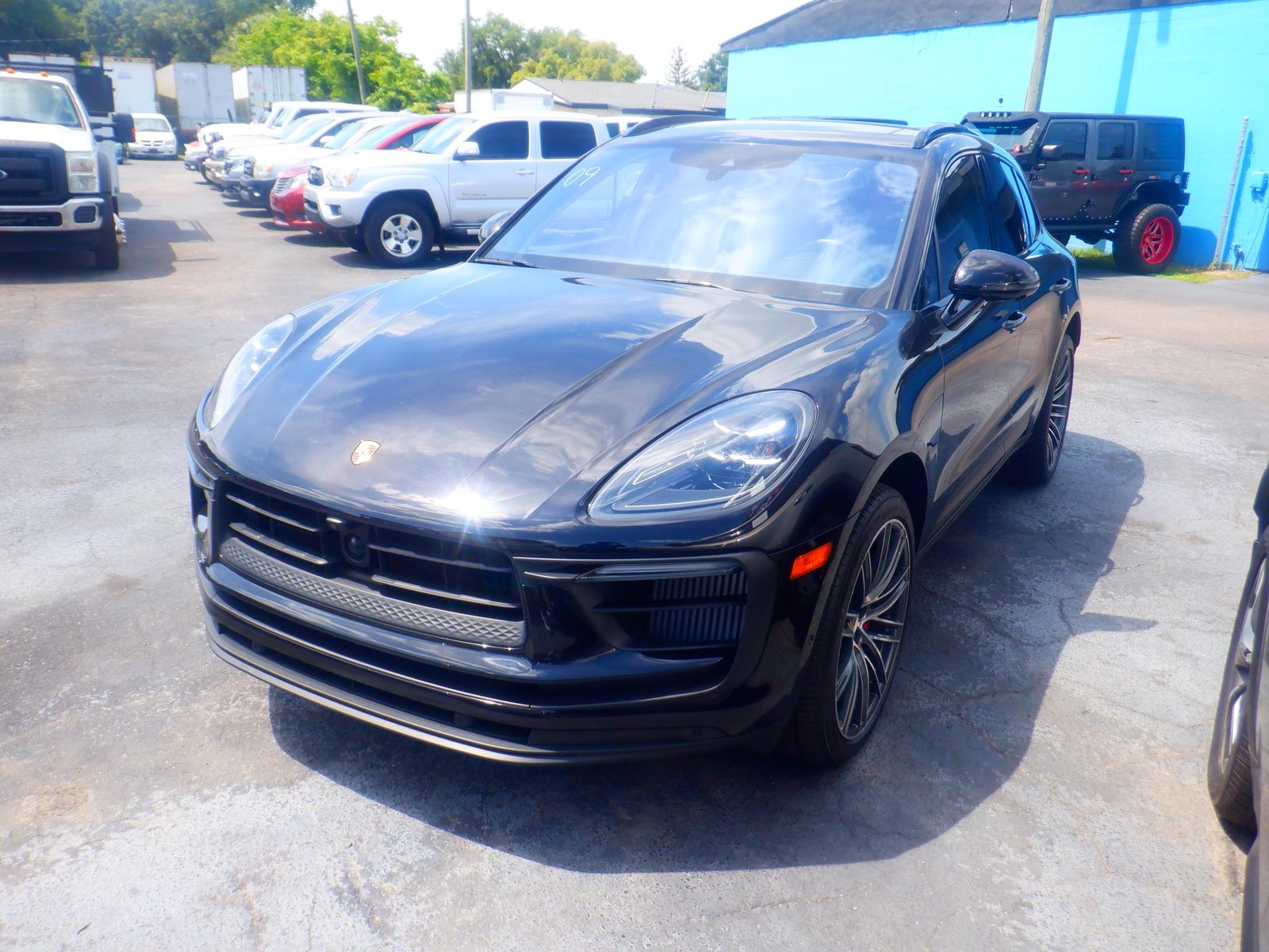 2024 PORSCHE MACAN S - 1