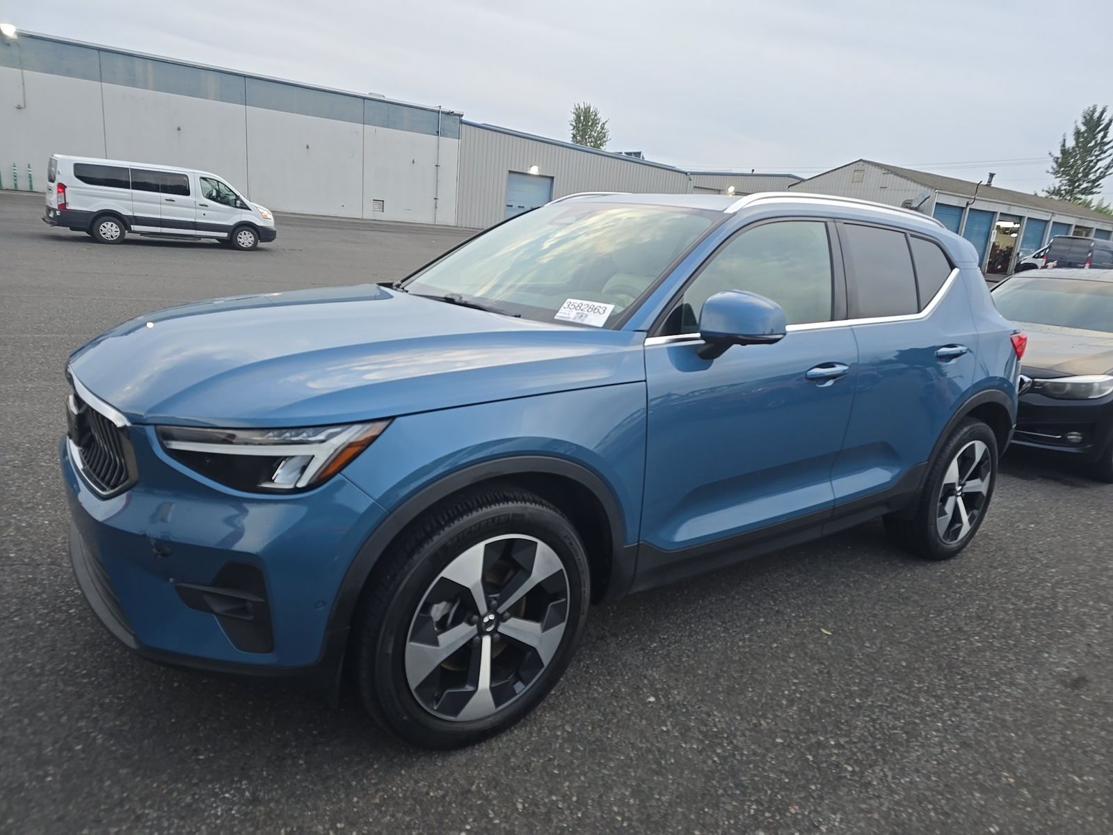 2023 VOLVO XC40 B5 Plus - 1