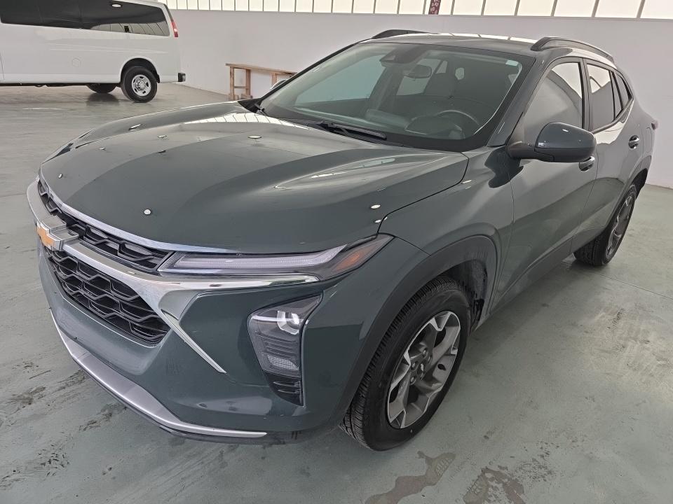 2025 CHEVROLET TRAX LT - 1