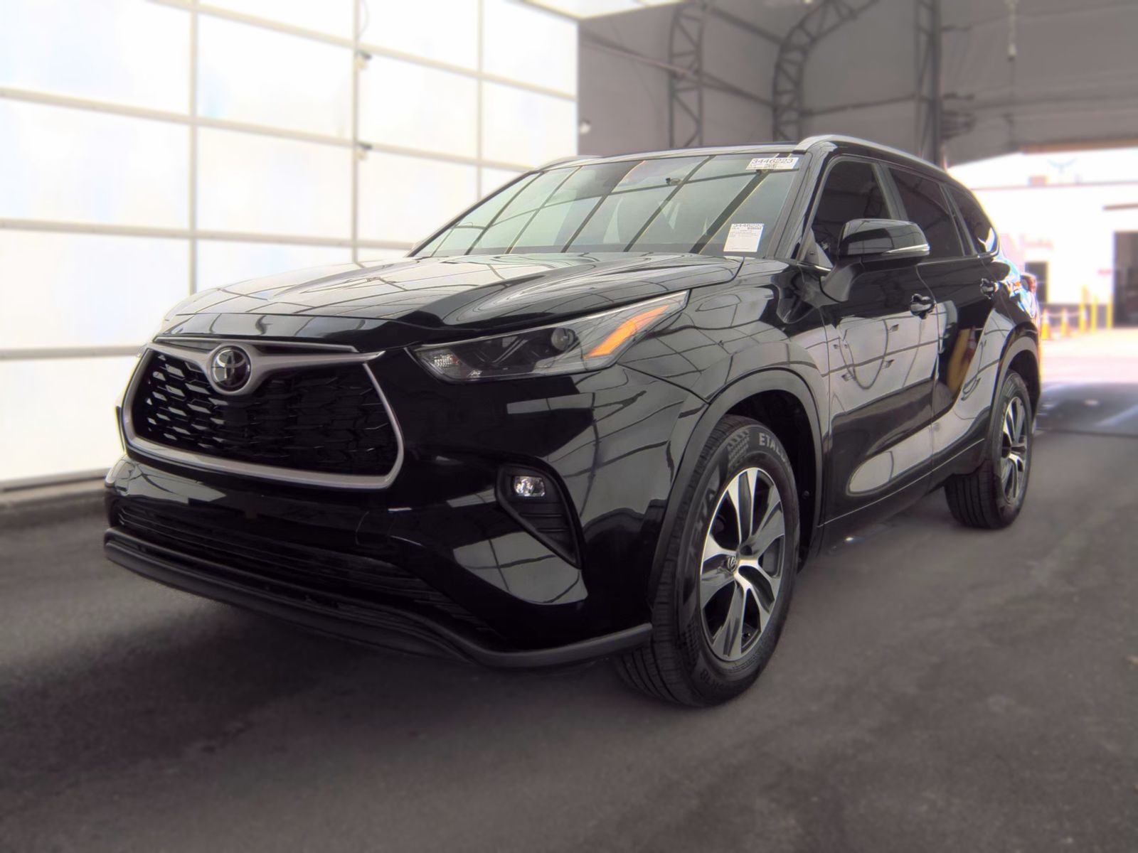 2023 TOYOTA HIGHLANDER XLE - 1