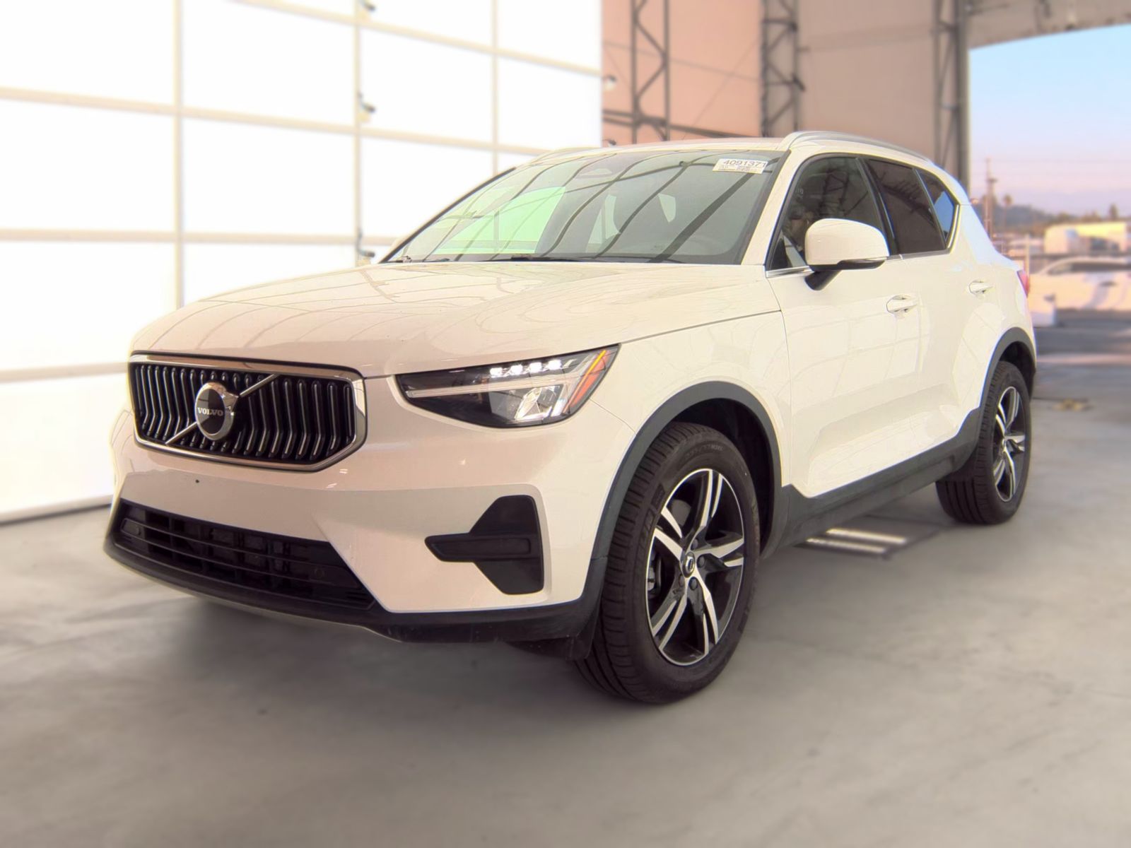 2025 VOLVO XC40 B5 Core - 1