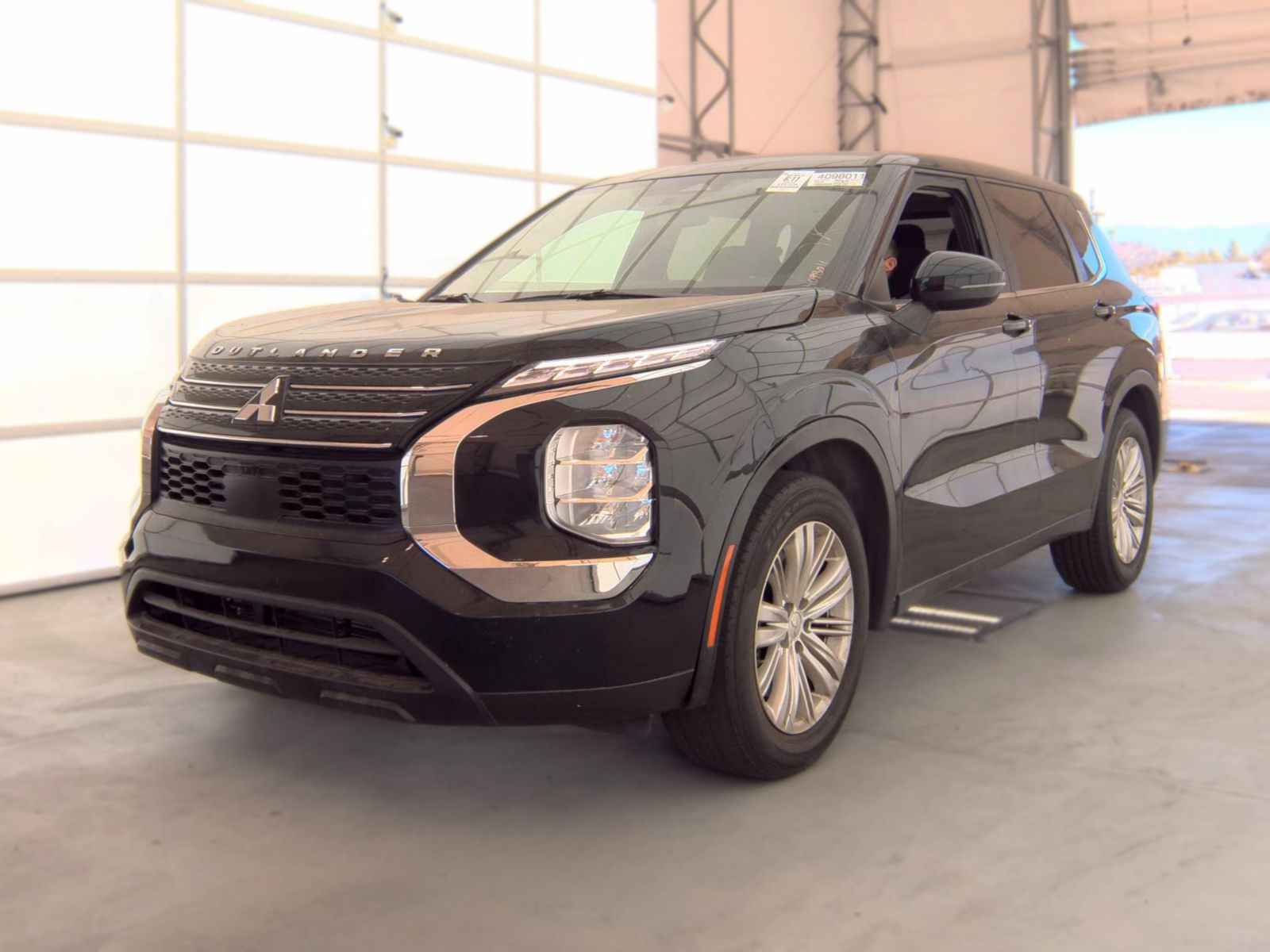 2024 MITSUBISHI OUTLANDER ES - 1