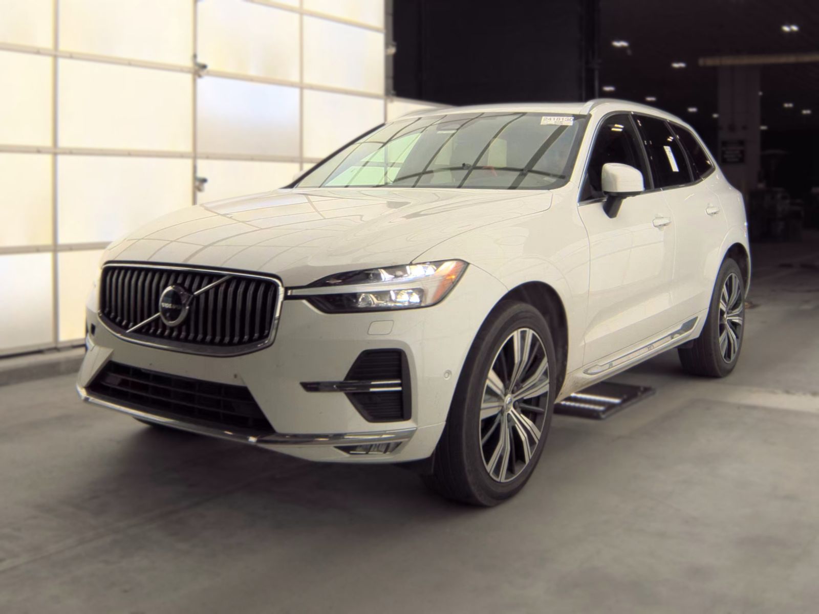 2023 VOLVO XC60 B5 Plus - 1