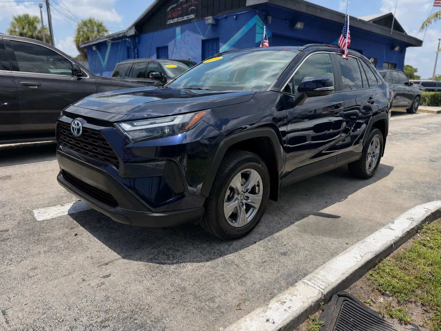 2025 TOYOTA RAV4 XLE - 1