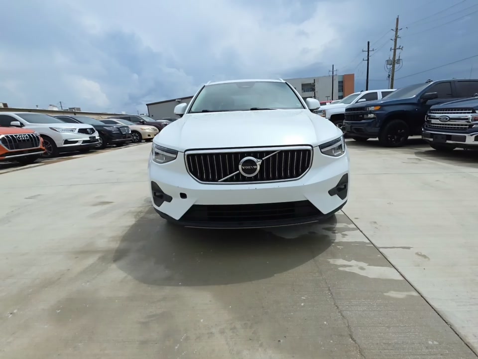 2023 VOLVO XC40 B5 Plus - 1