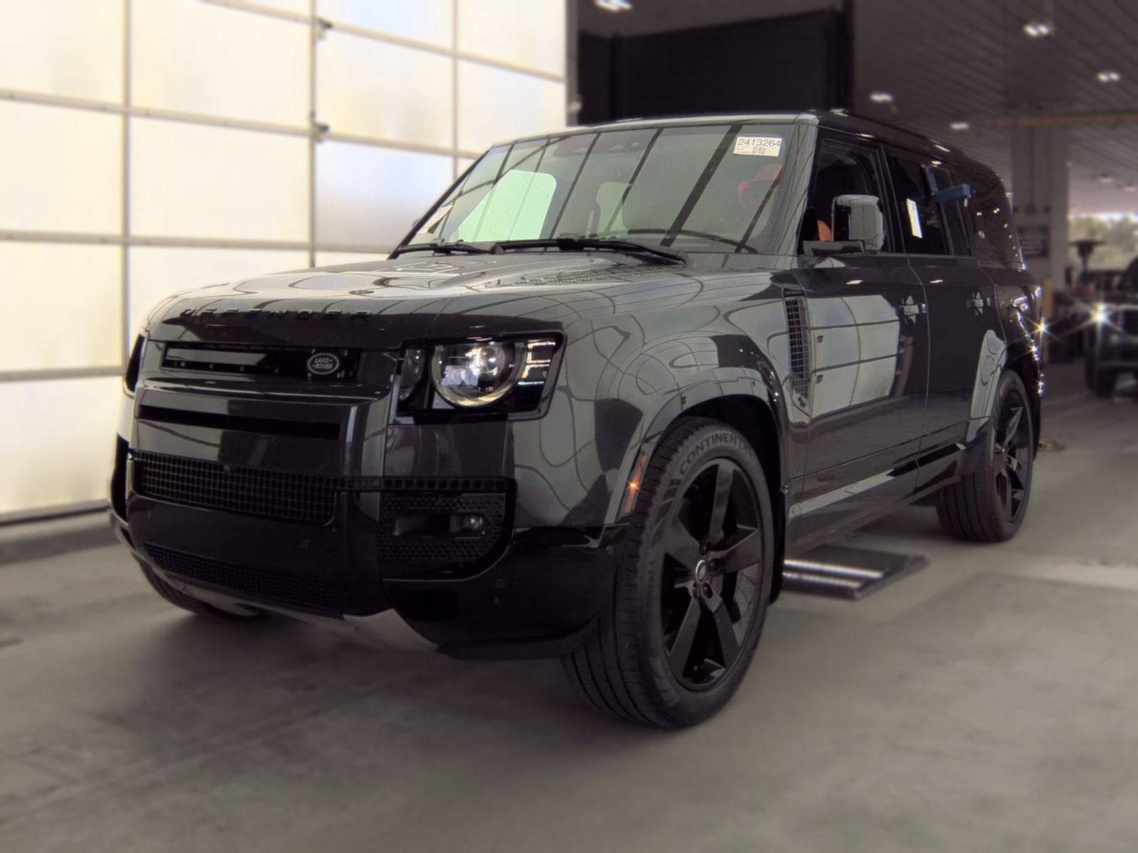 2024 LAND ROVER DEFENDER 130 X-DYNAMIC SE - 1