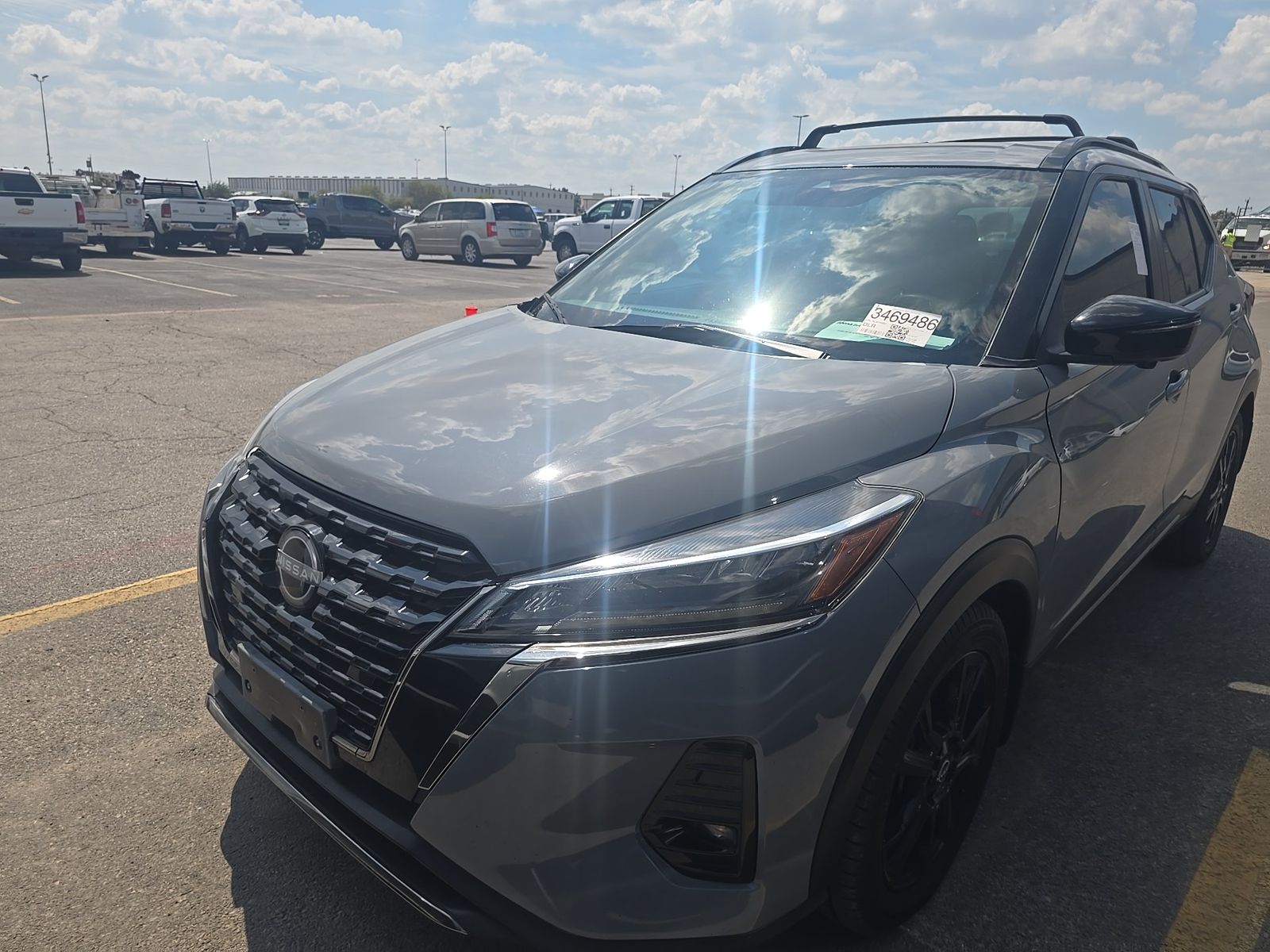 2022 NISSAN KICKS SR - 1