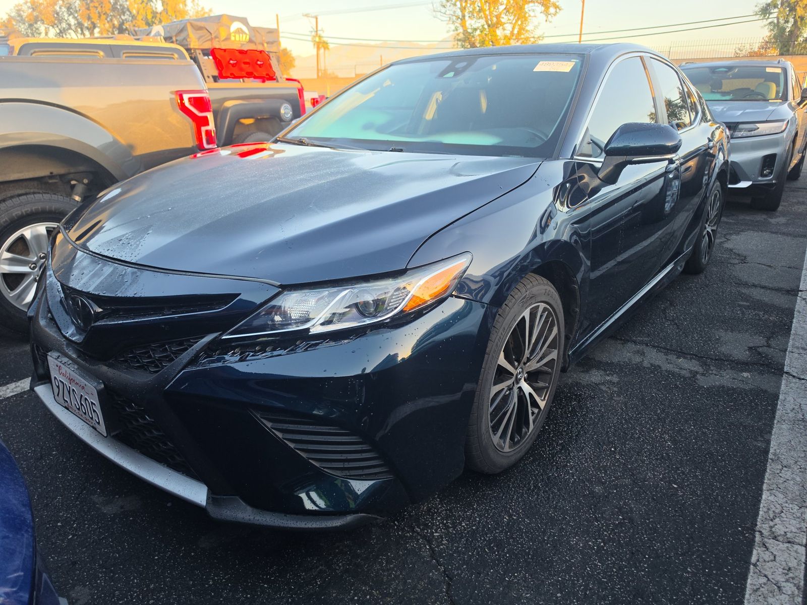 2019 TOYOTA CAMRY SE - 1
