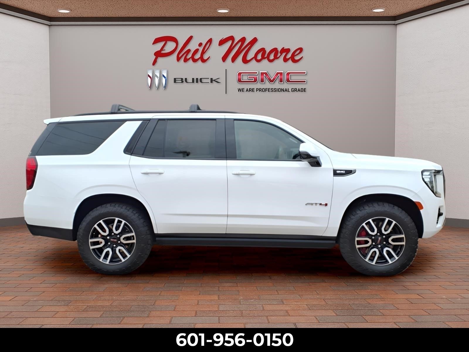 2024 GMC YUKON AT4 - 1