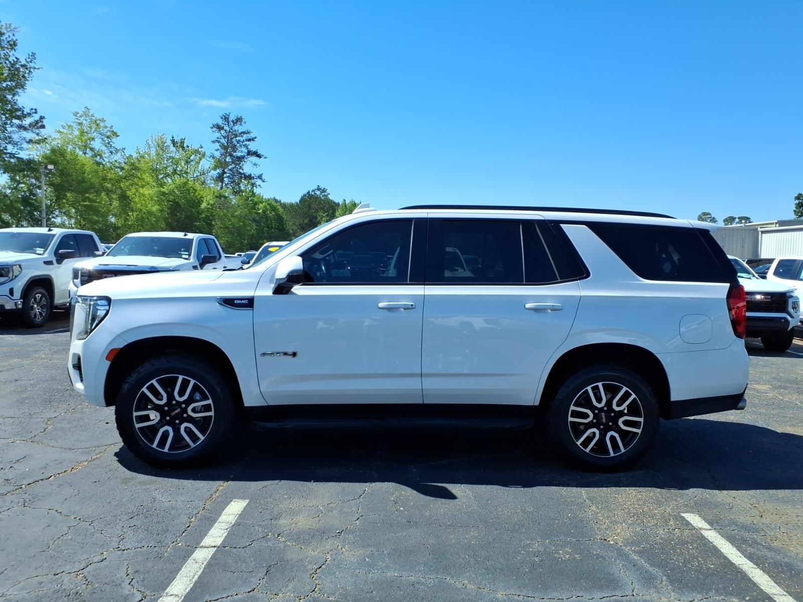 2022 GMC YUKON AT4 - 1