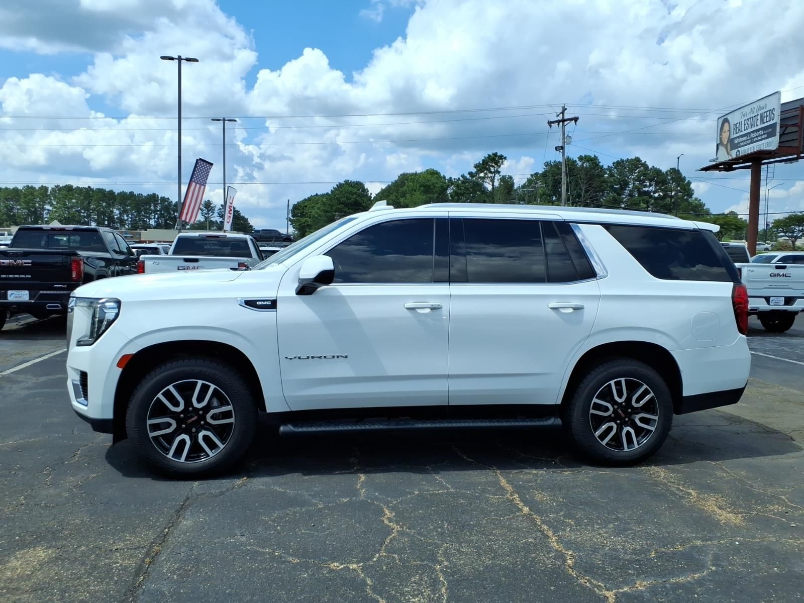 2022 GMC YUKON SLE - 1