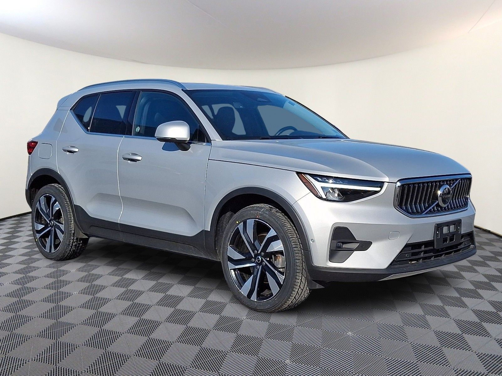 2023 VOLVO XC40 B5 Plus - 1