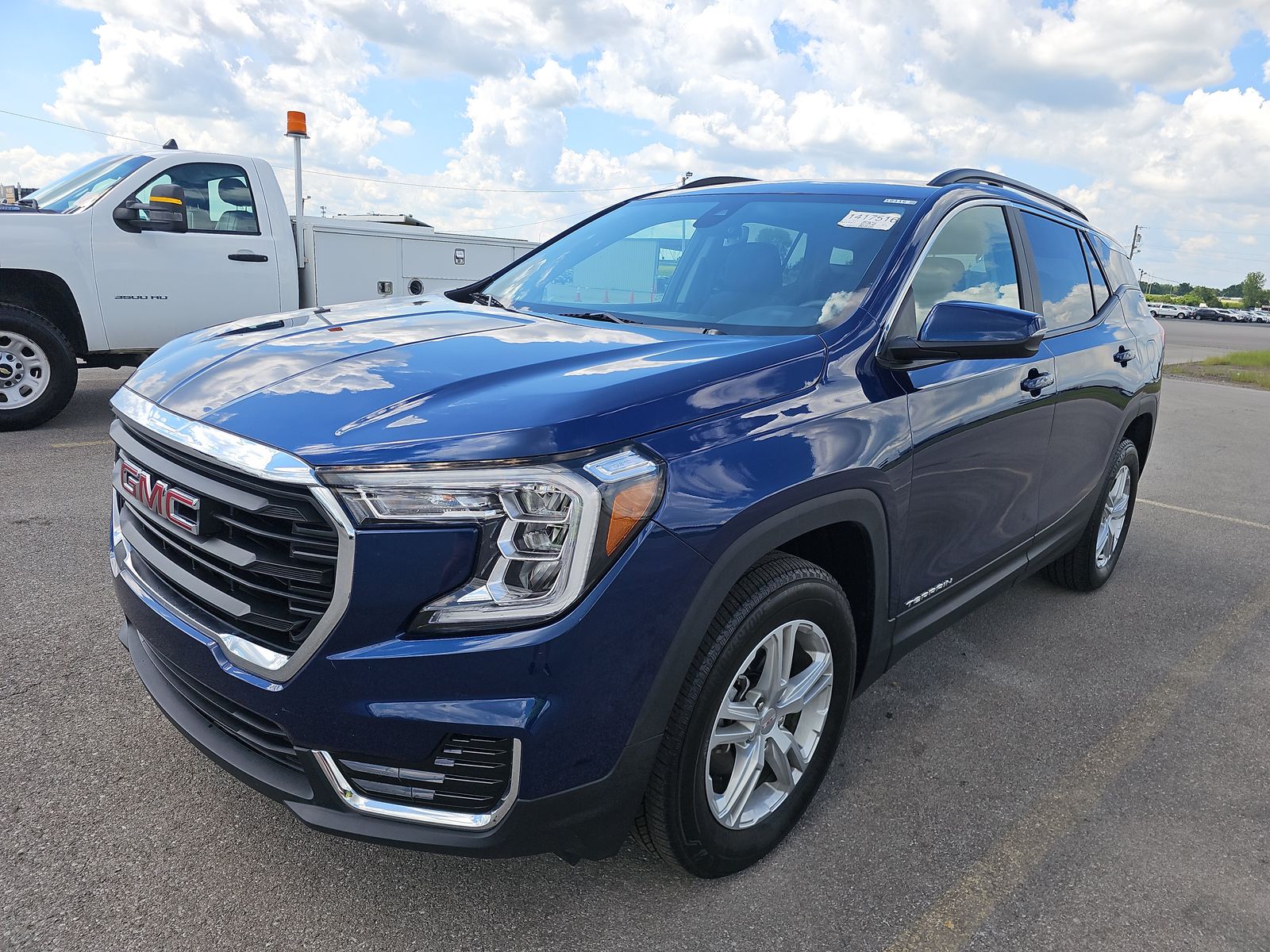 2023 GMC TERRAIN SLE - 1