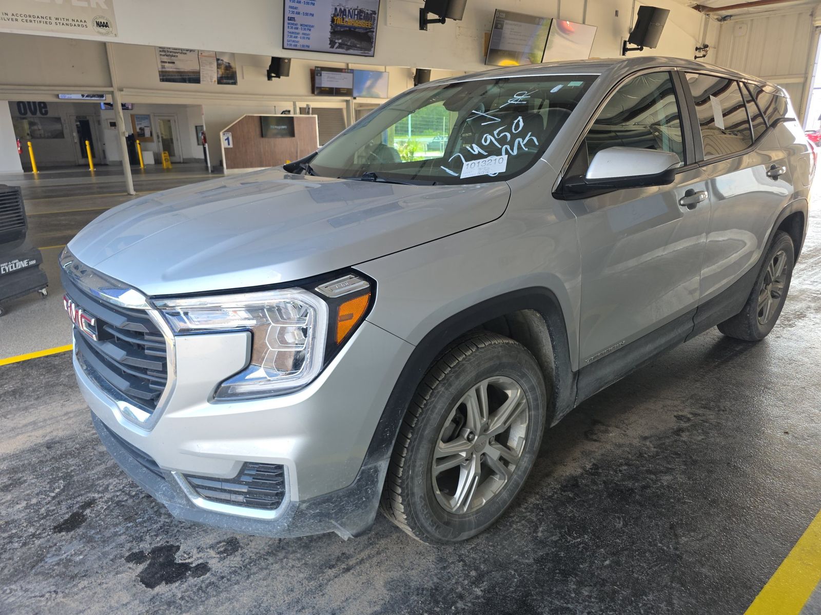 2022 GMC TERRAIN SLE - 1