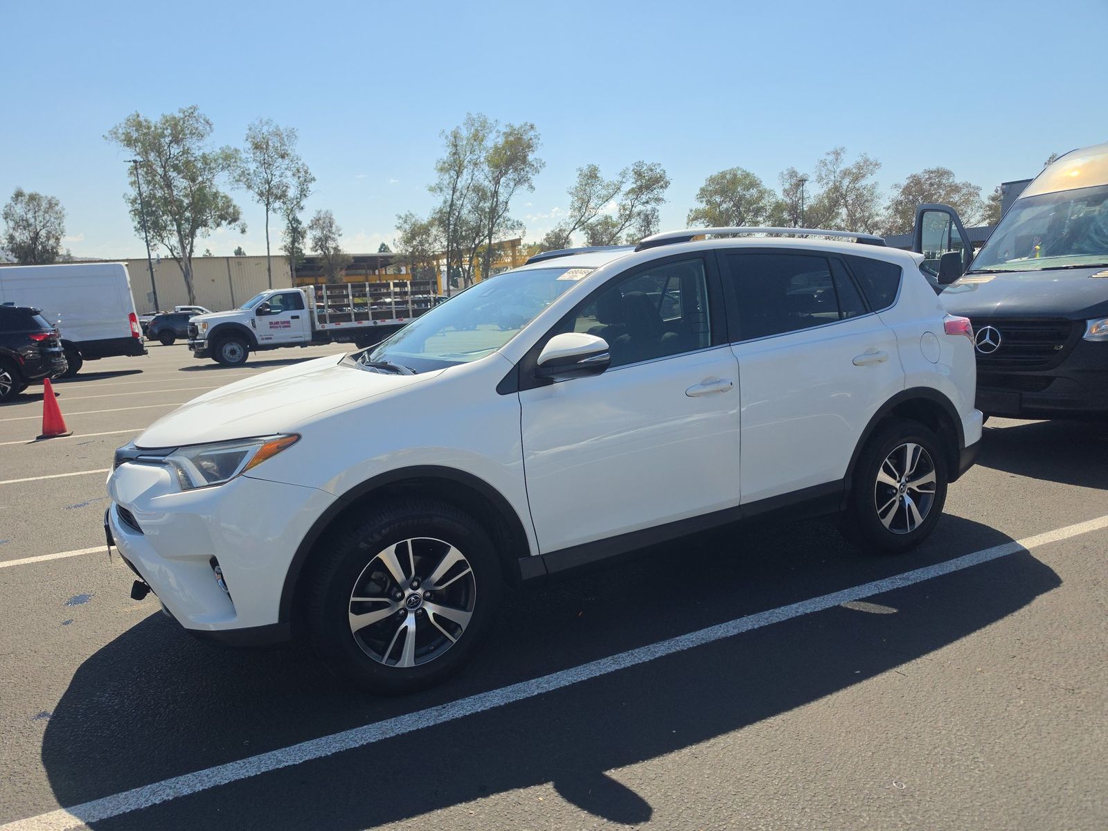 2018 TOYOTA RAV4 XLE - 1