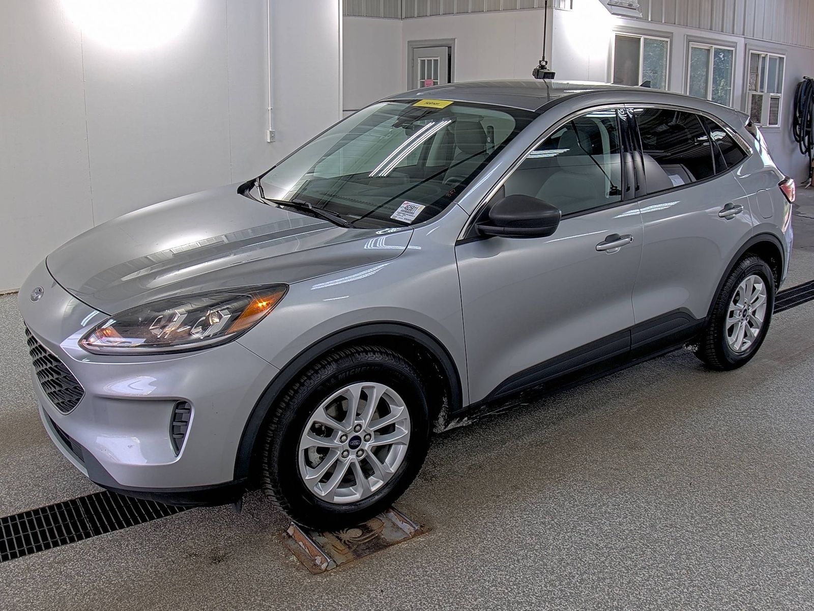 2022 FORD ESCAPE SE - 1