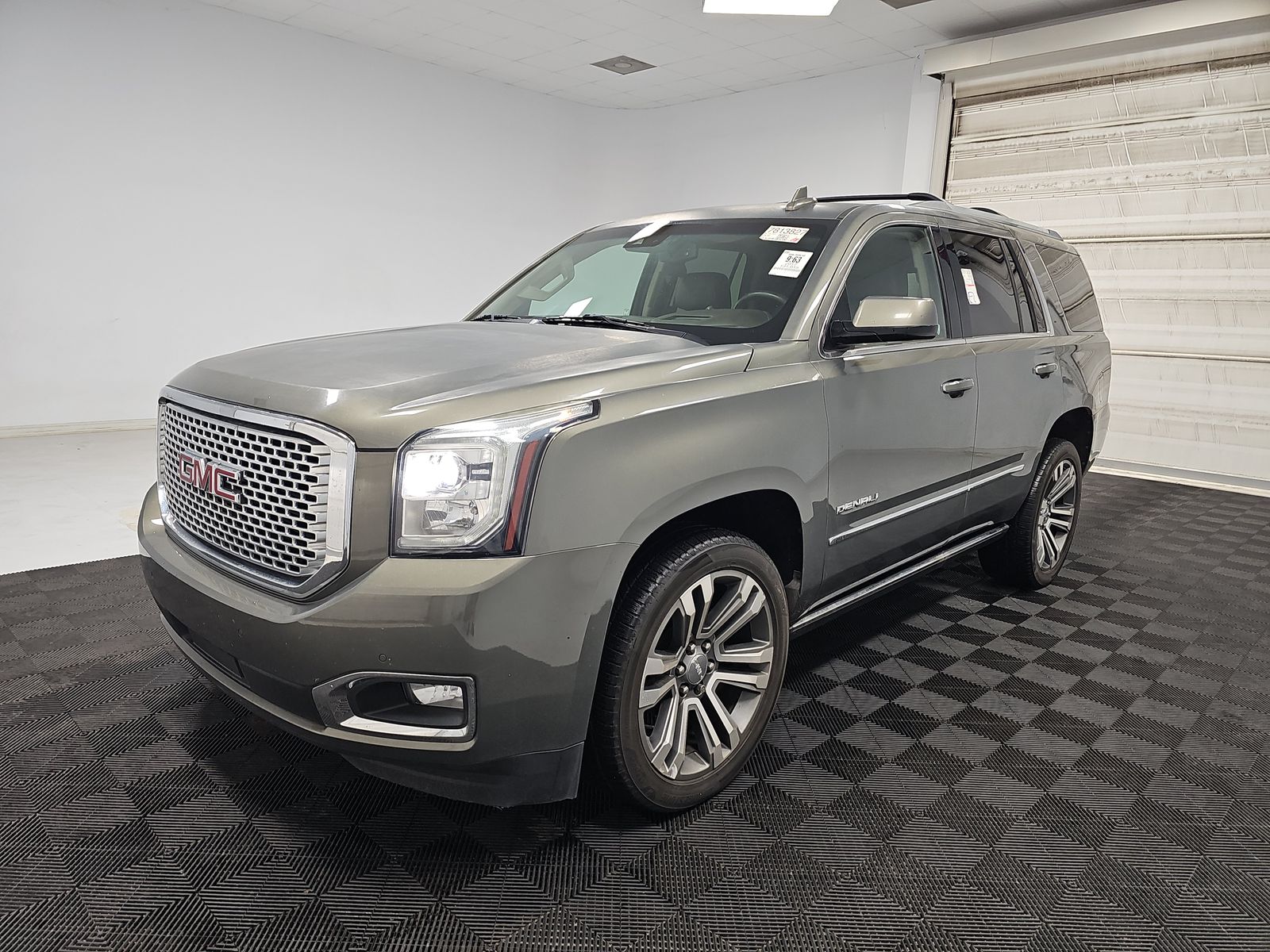 2017 GMC YUKON Denali - 1