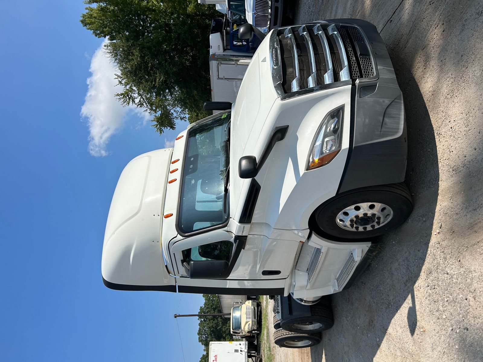 2021 FREIGHTLINER CASCADIA 126 Base - 1