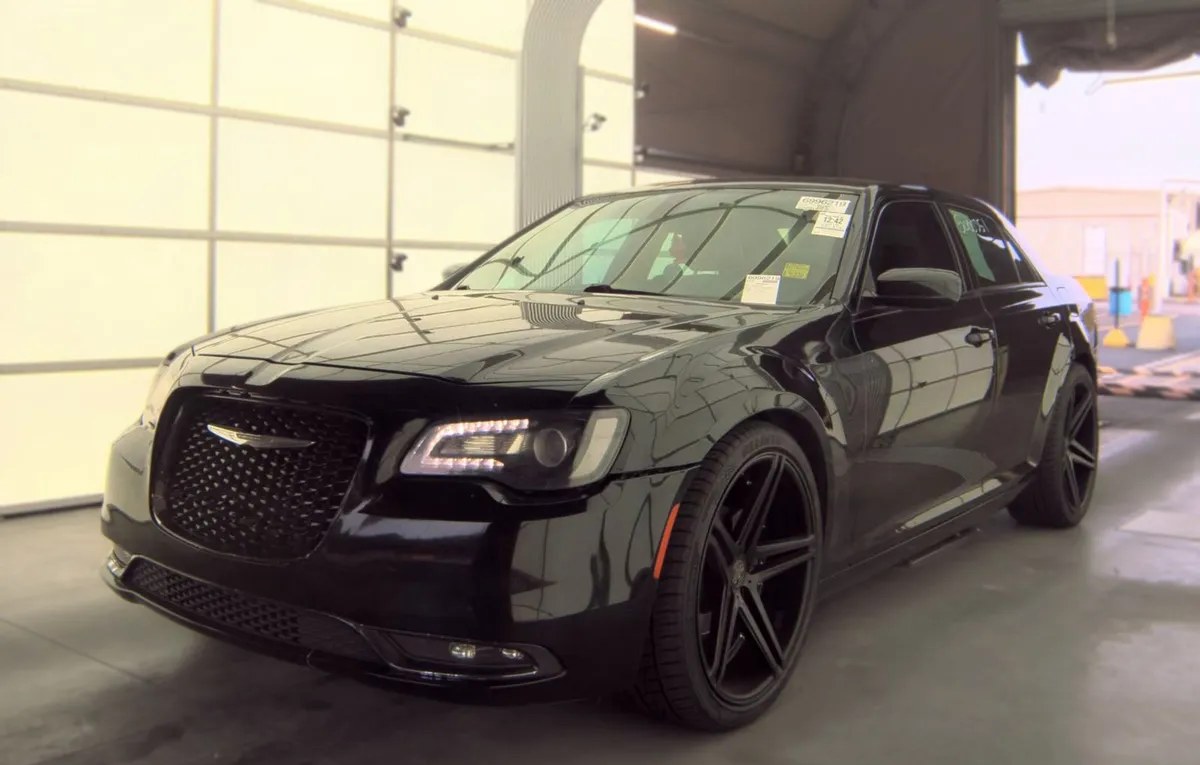 2019 CHRYSLER 300 S - 1