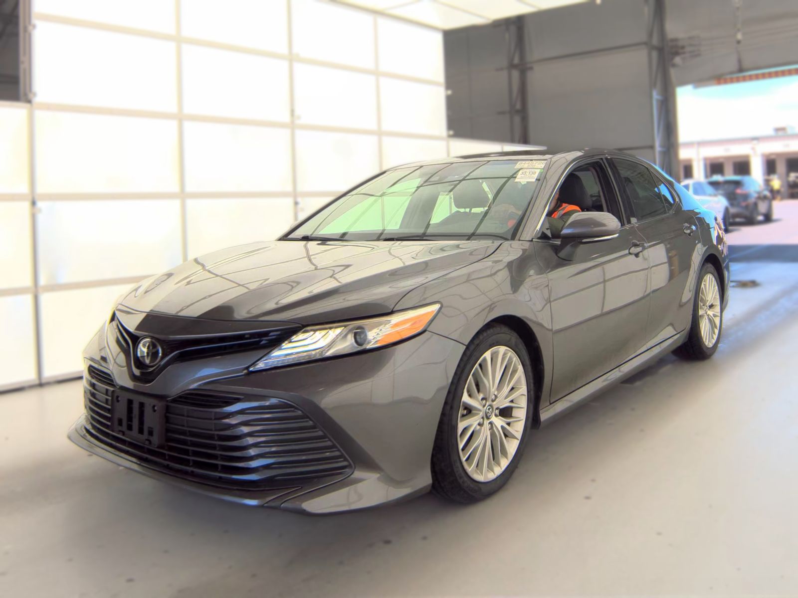 2019 TOYOTA CAMRY XLE - 1