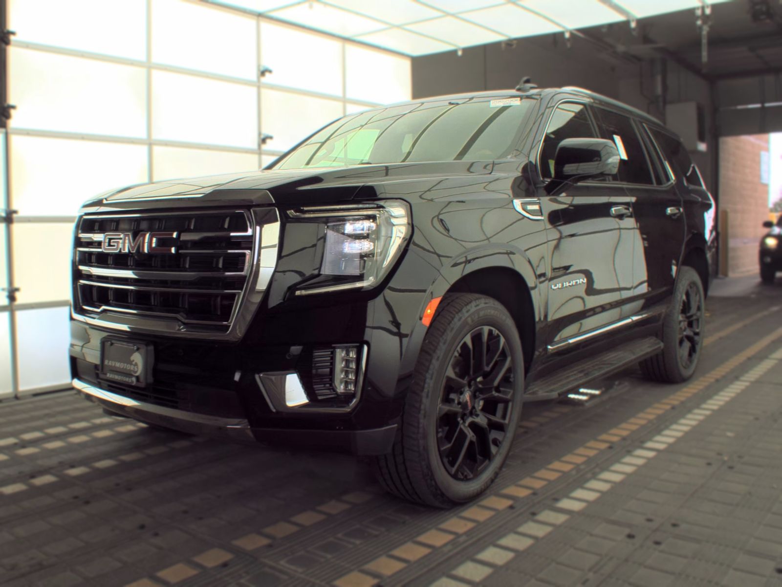 2022 GMC YUKON SLT - 1