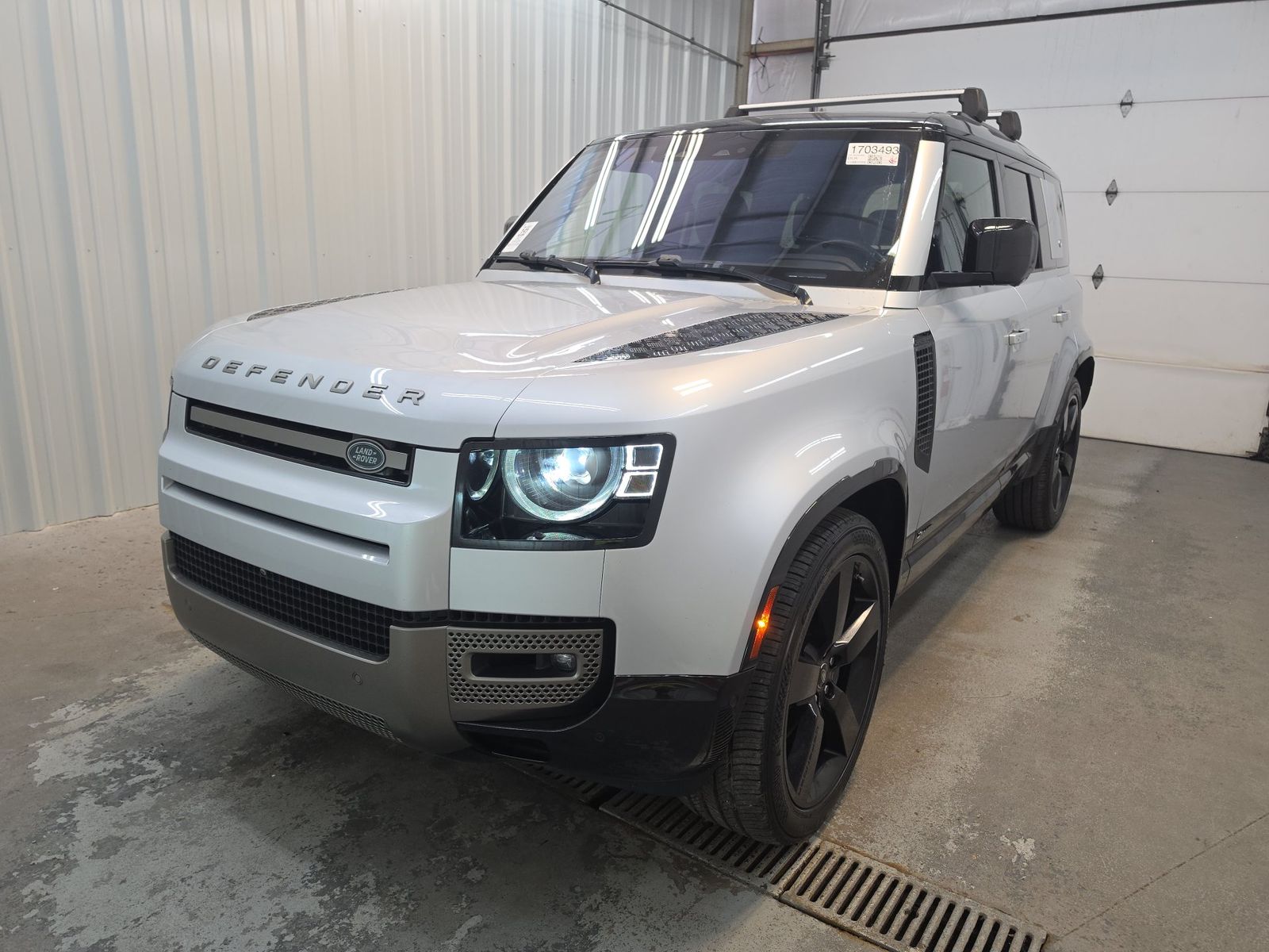 2021 LAND ROVER DEFENDER 110 X-DYNAMIC SE - 1