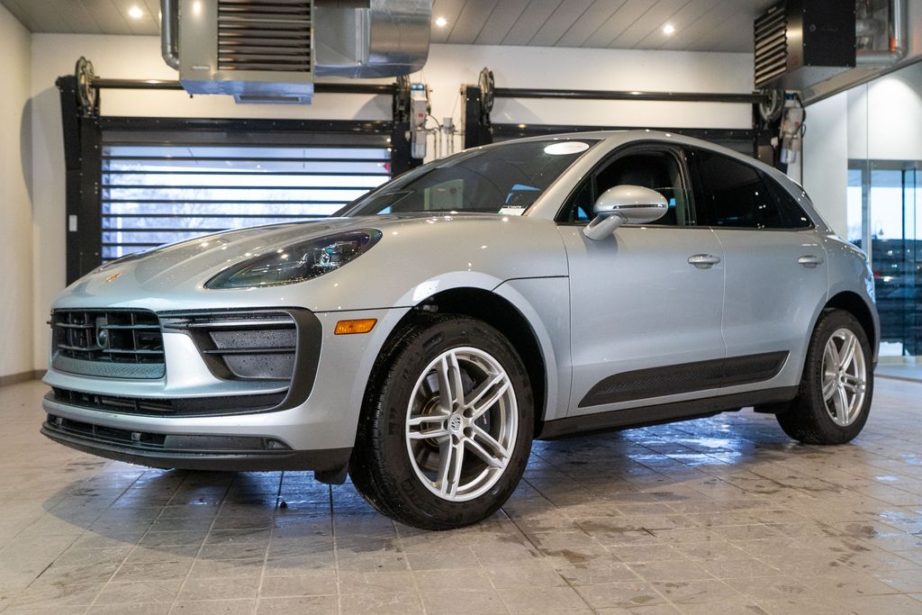 2025 PORSCHE MACAN Base - 1