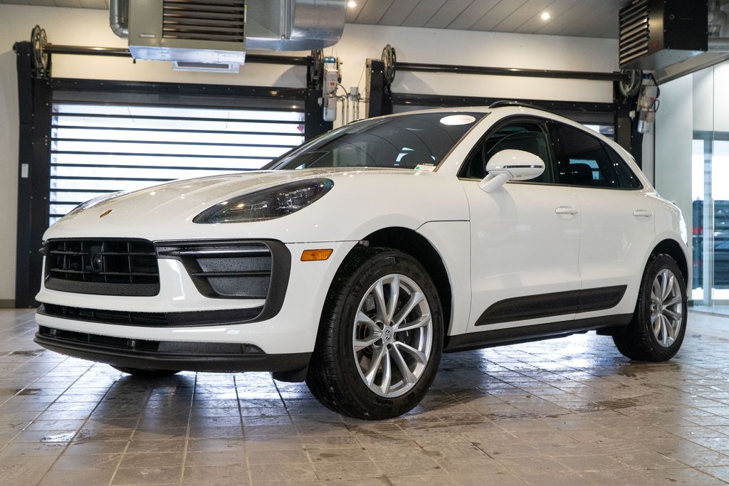 2026 PORSCHE MACAN Base - 1