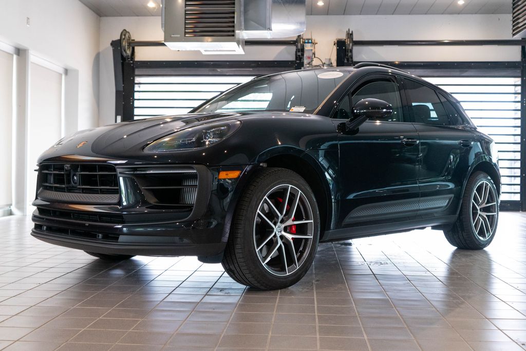 2024 PORSCHE MACAN S - 1