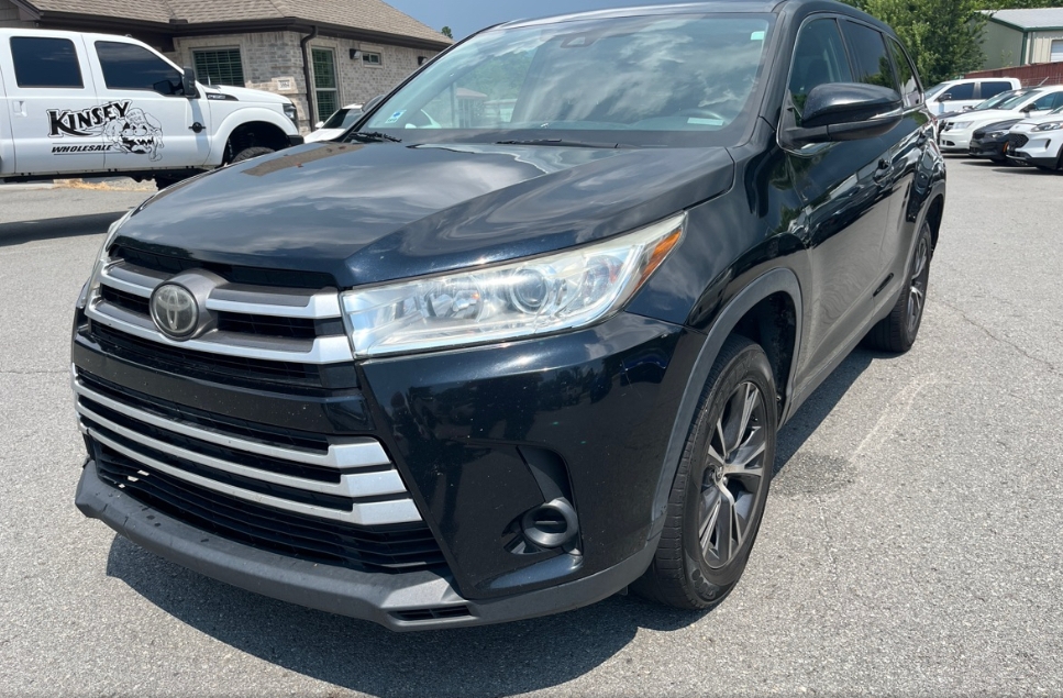 2019 TOYOTA HIGHLANDER LE - 1