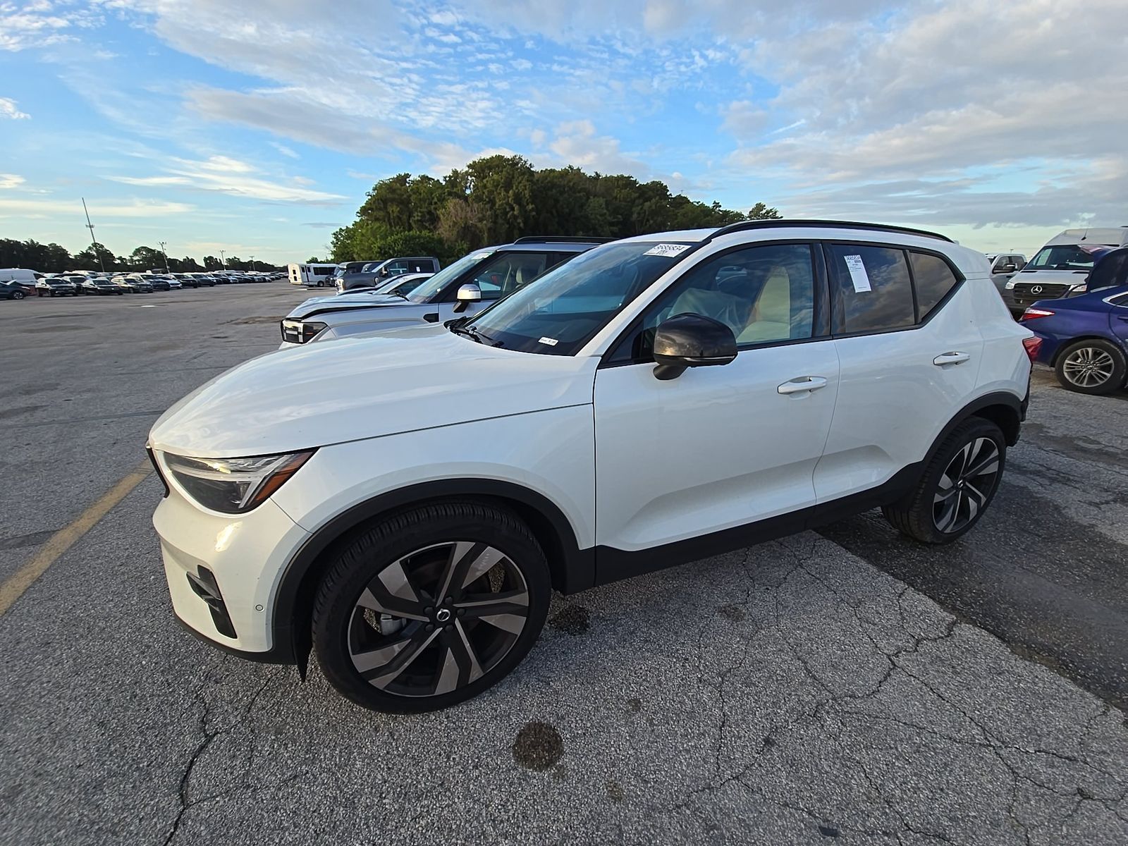 2026 VOLVO XC40 B5 Ultra - 1