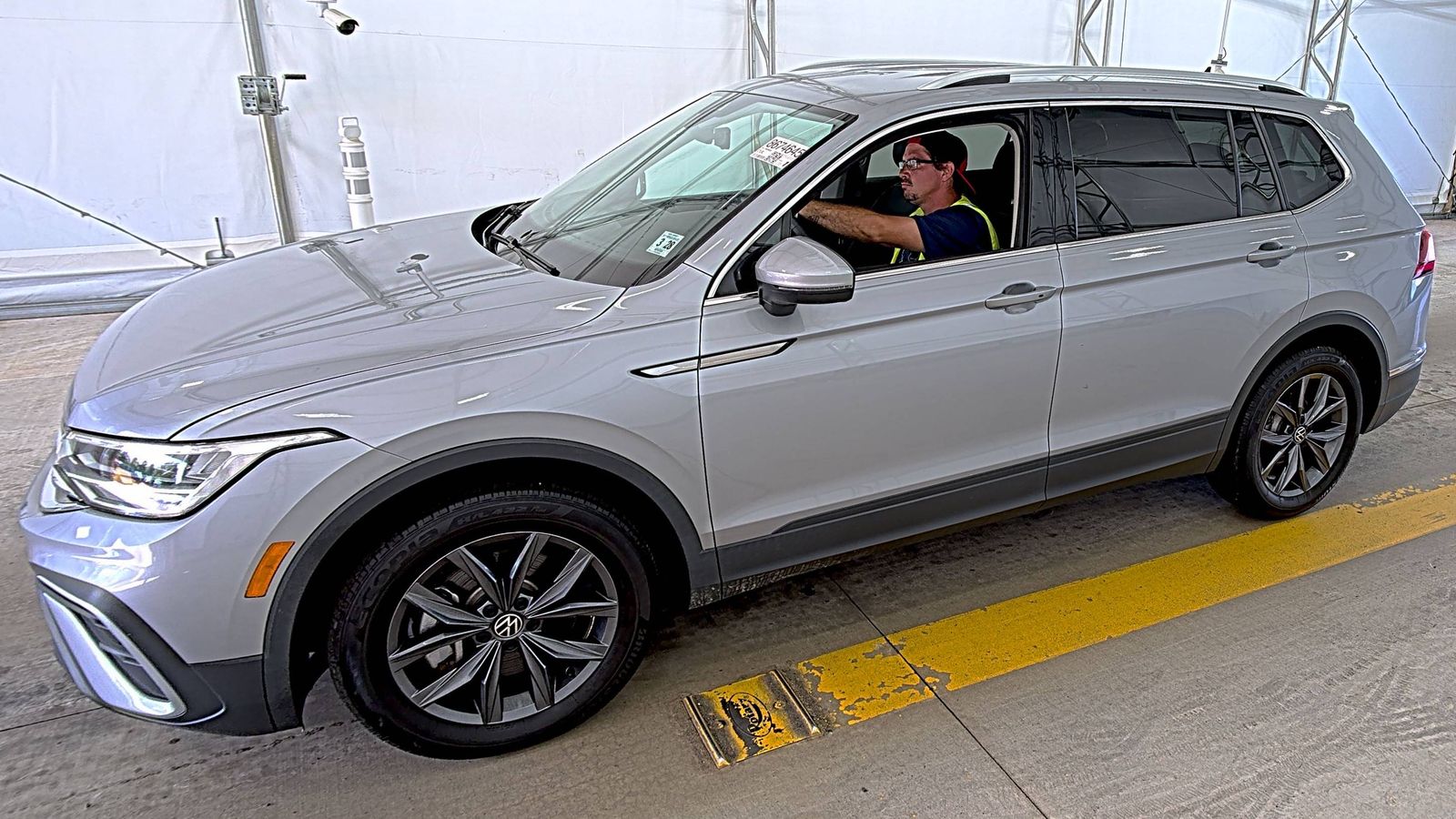 2023 VOLKSWAGEN TIGUAN 2.0T SE - 1