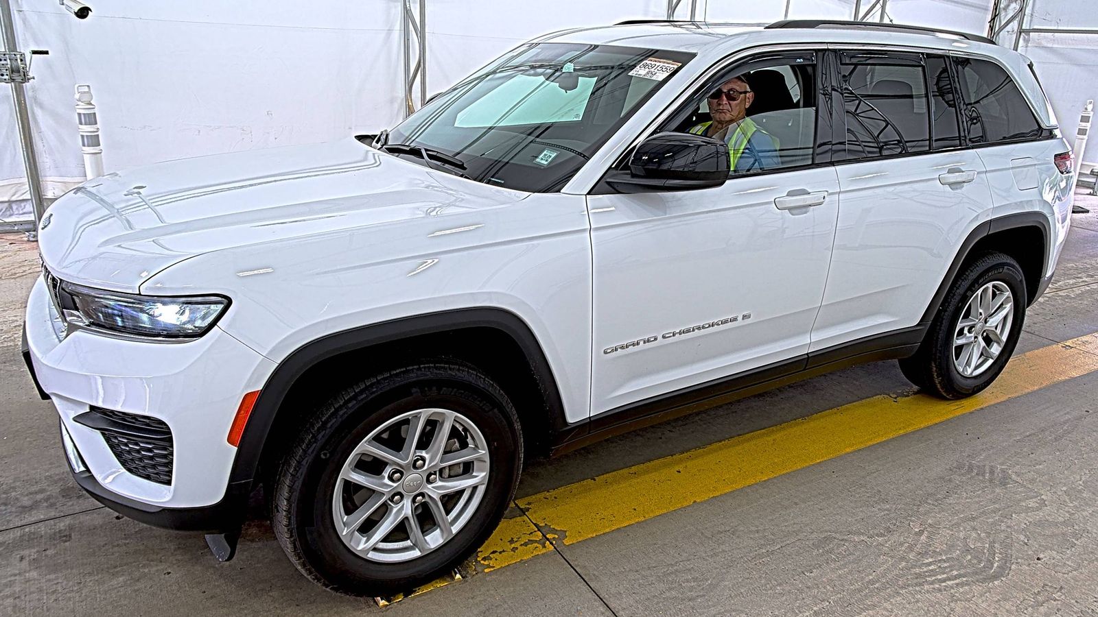 2023 JEEP GRAND CHEROKEE Laredo - 1