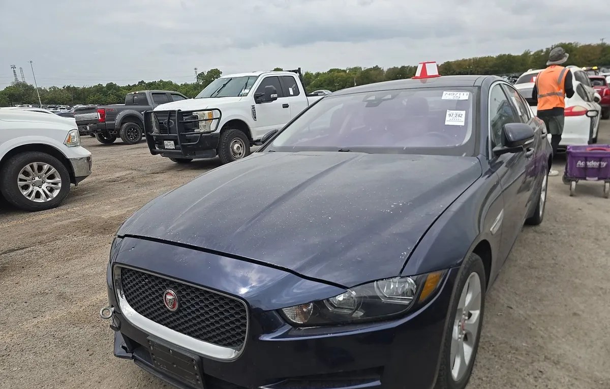2017 JAGUAR XE 25t - 1