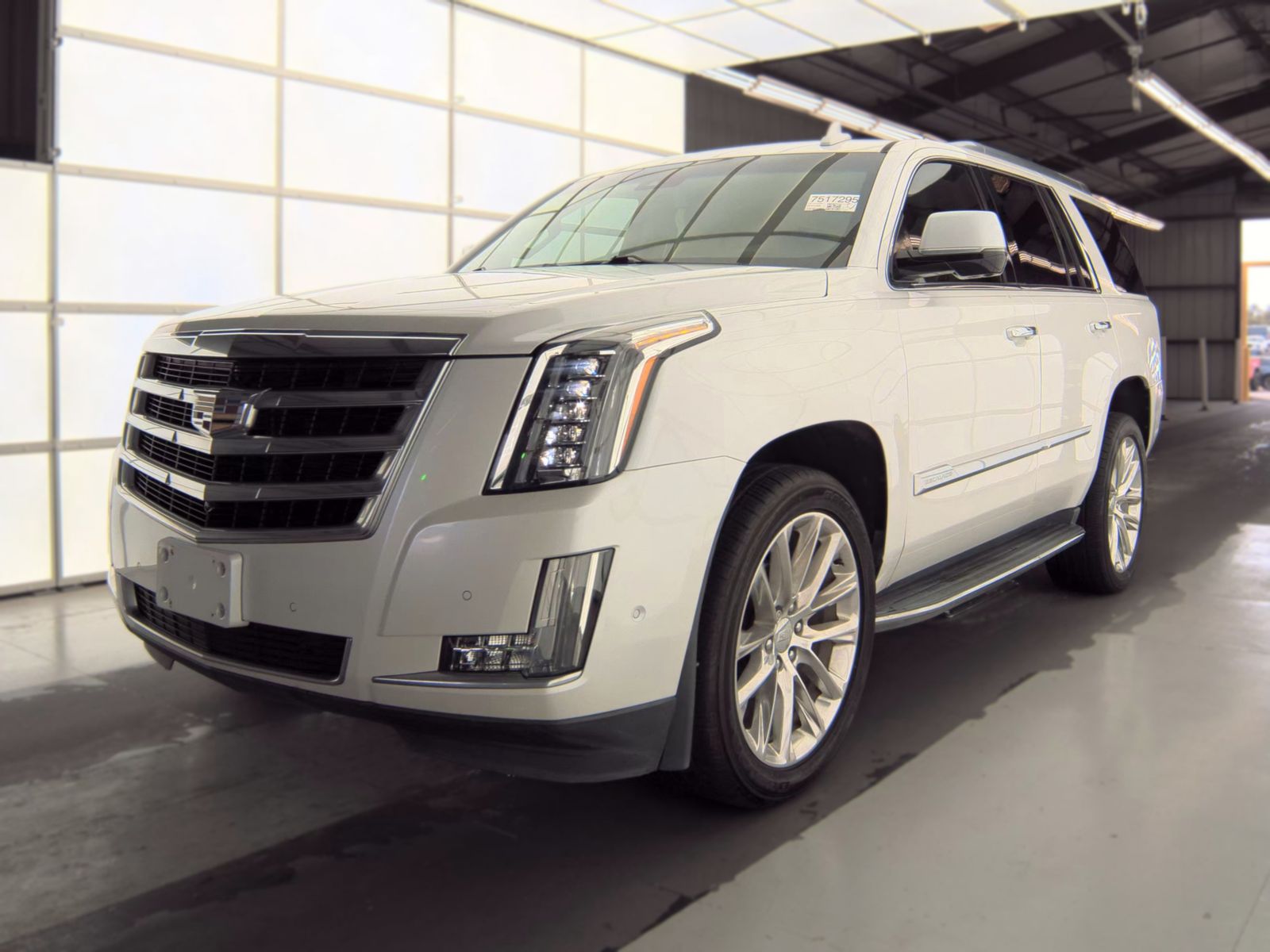 2017 CADILLAC ESCALADE Luxury - 1