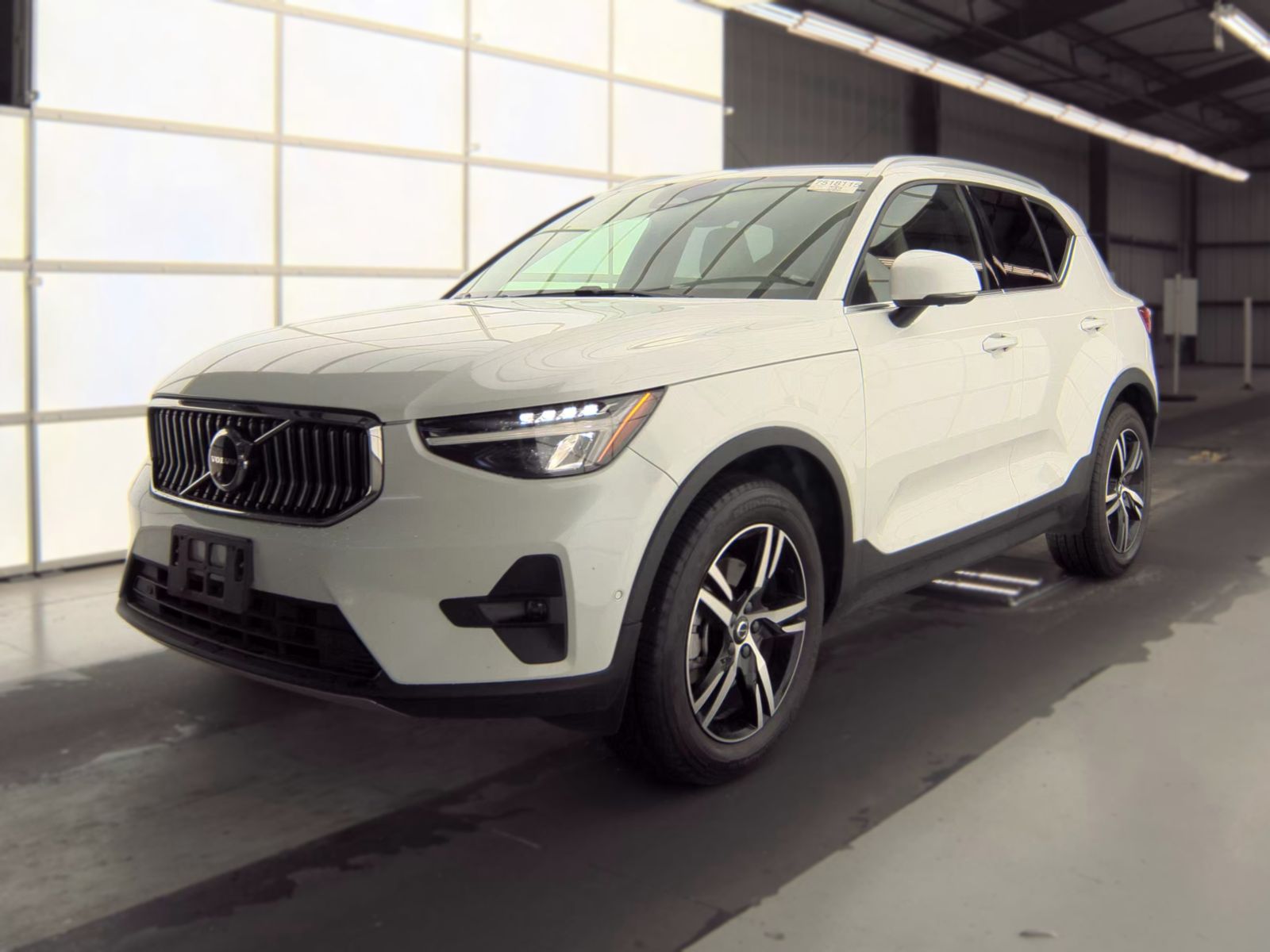 2023 VOLVO XC40 B5 Plus - 1