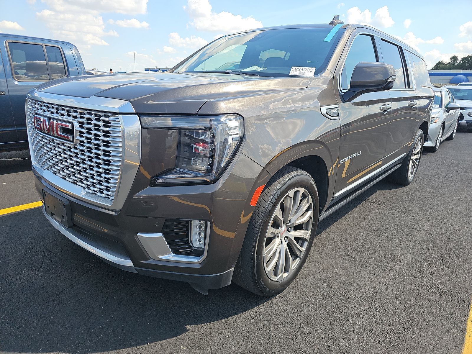2021 GMC YUKON XL Denali - 1