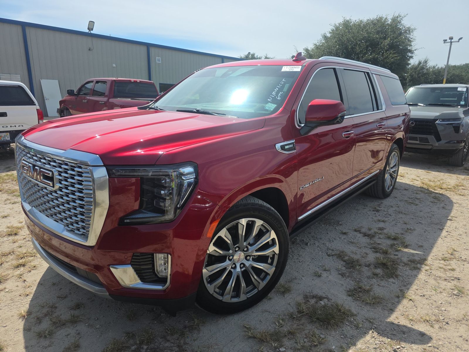 2021 GMC YUKON XL Denali - 1