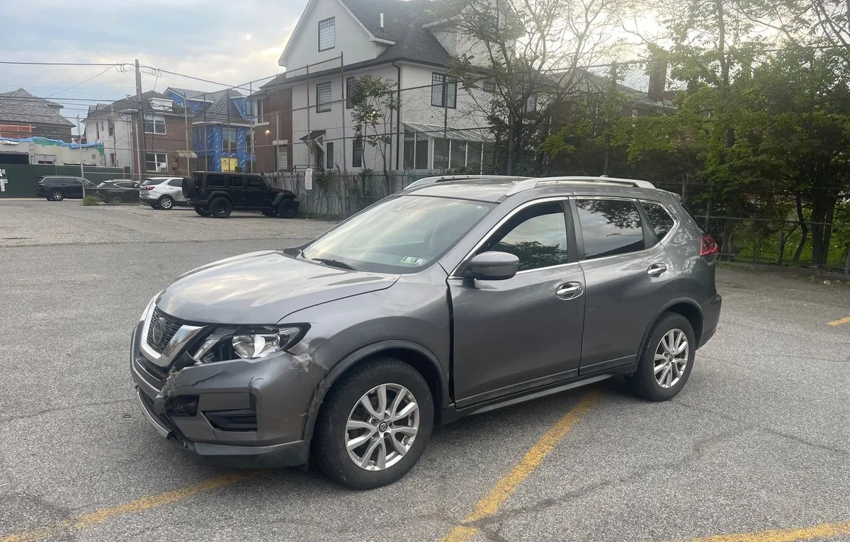 2019 NISSAN ROGUE SV - 1