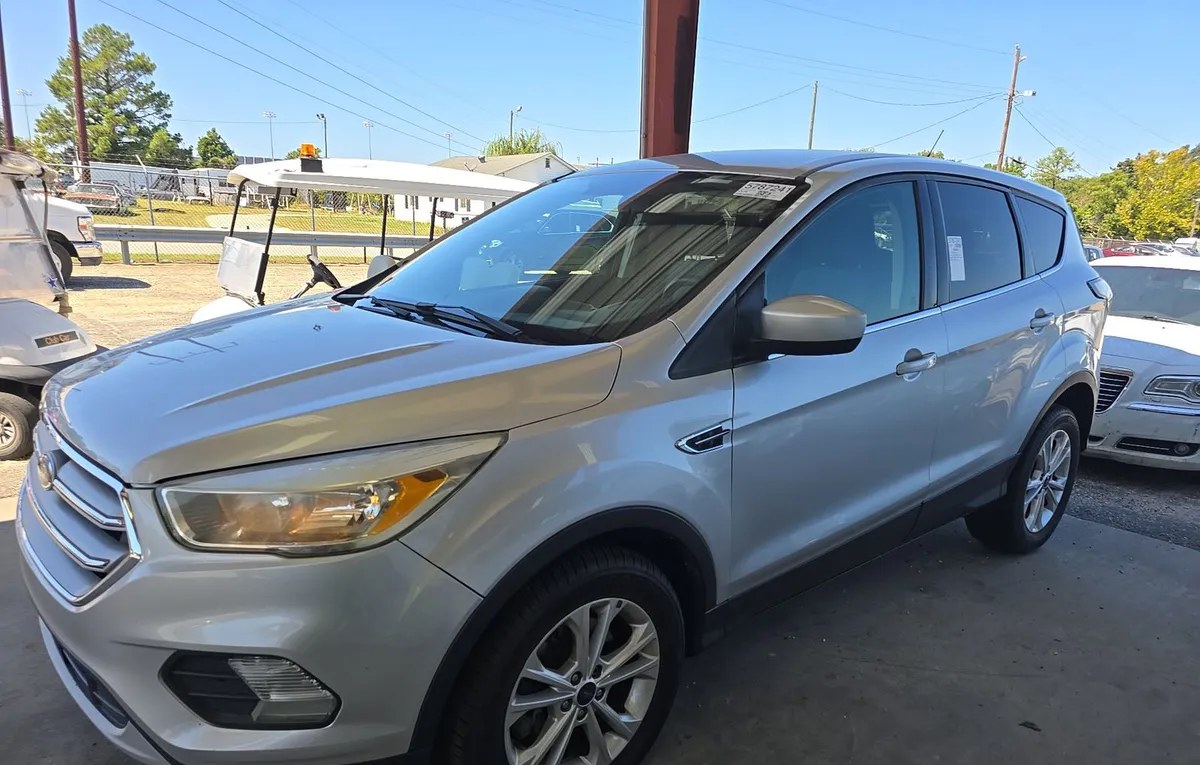 2017 FORD ESCAPE SE - 1