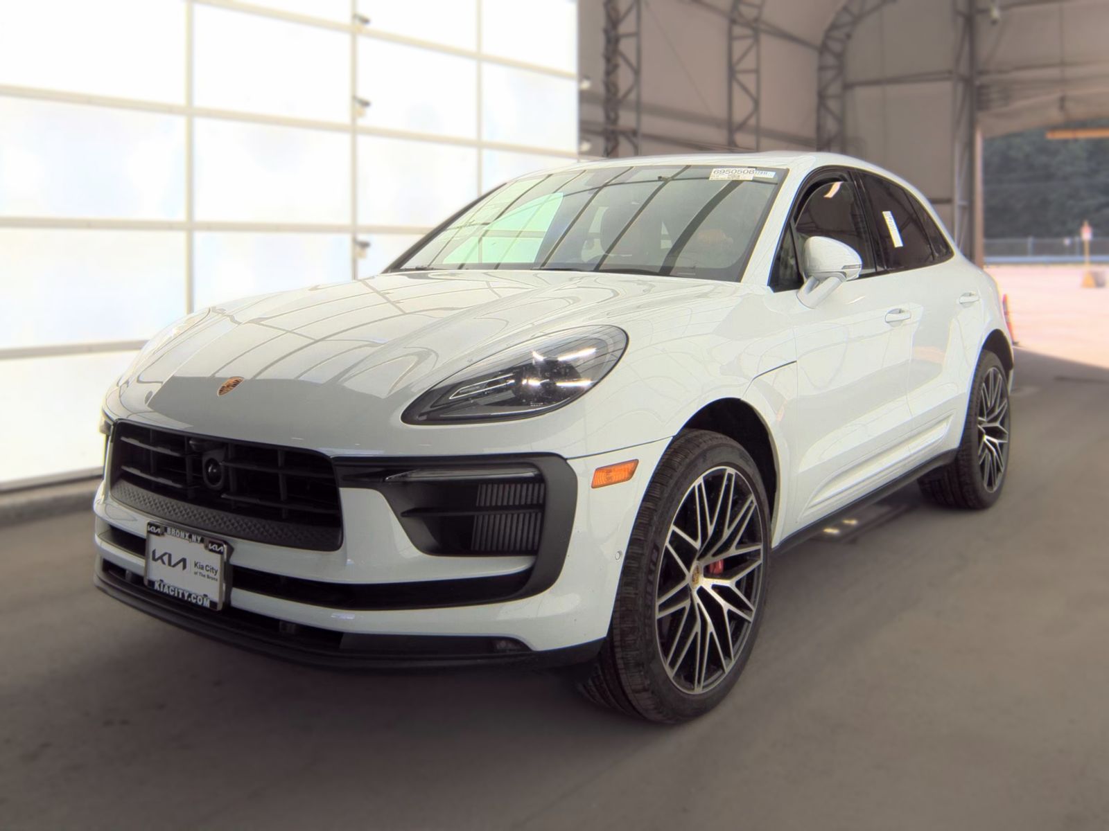 2025 PORSCHE MACAN S - 1