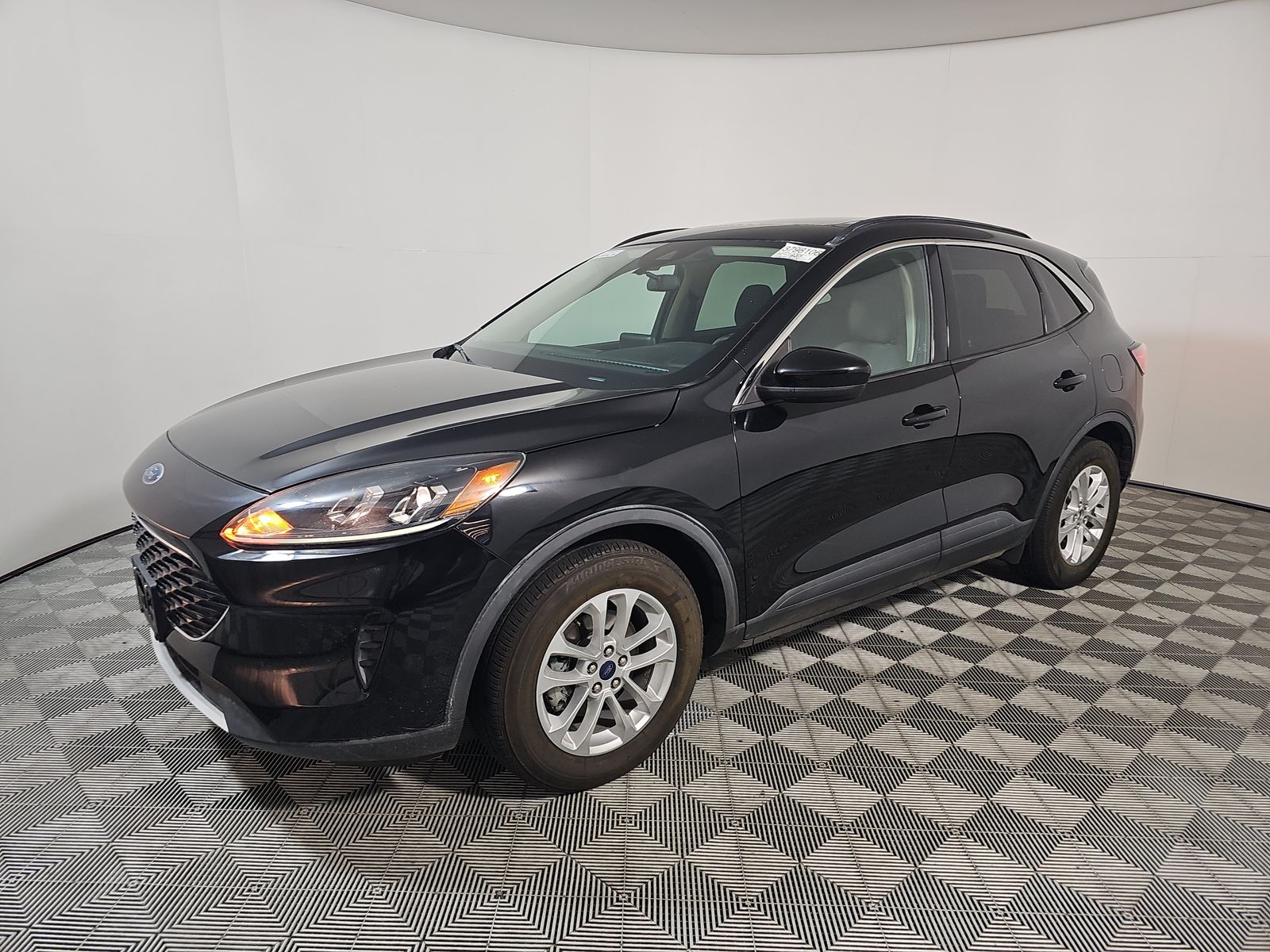 2020 FORD ESCAPE SE - 1