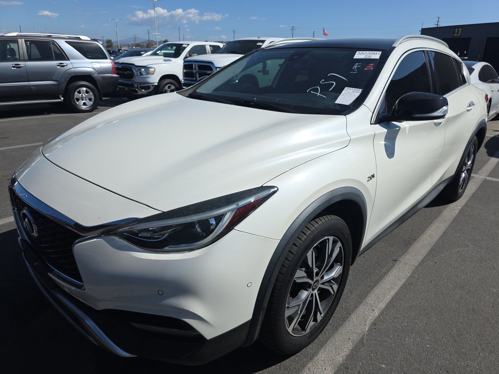 2017 INFINITI QX30 Premium - 1