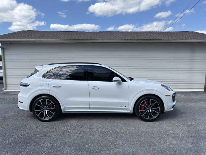 2022 PORSCHE CAYENNE GTS - 1