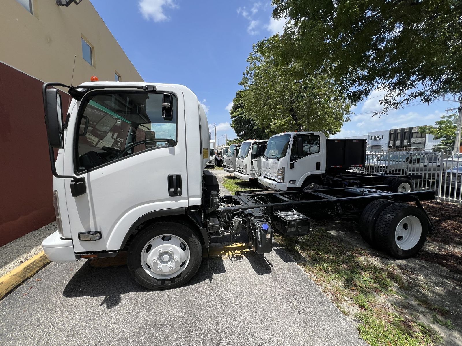 2018 ISUZU NRR Base - 1
